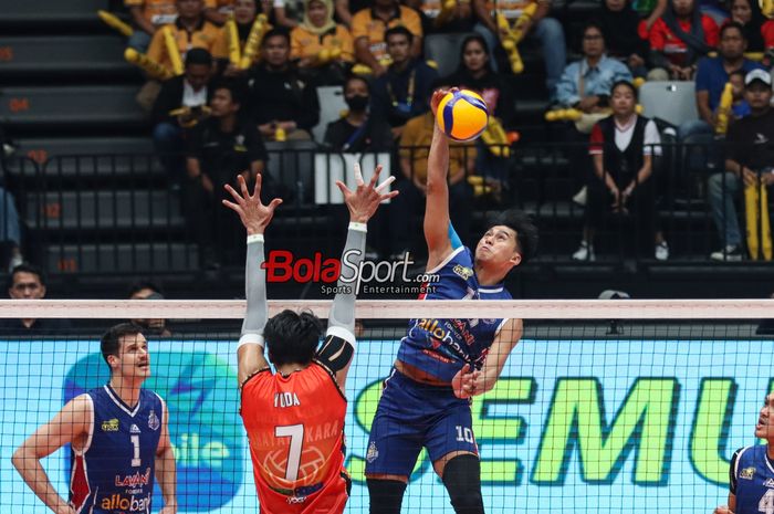 Suasana laga final Proliga 2024 putra antara Jakarta Lavani Allobank Electric versus Jakarta Bhayangkara Presisi di Indonesia Arena, Senayan, Jakarta, Minggu (21/7/2024) malam.