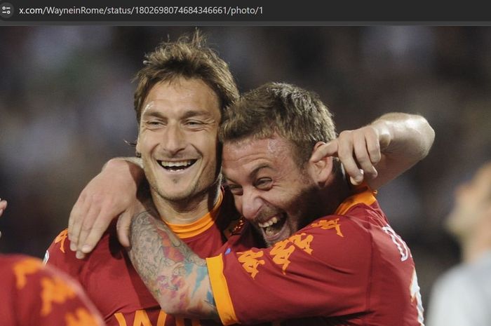 Dua legenda AS Roma, Francesco Totti dan Danielle De Rossi.