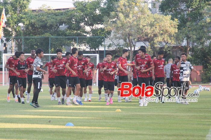 Tak ada latihan di lapangan. Indra Sjafri lebih pilih Timnasa U-19 Indonesia fokus menjalani recovery jelang lawan Thailand di laga final ASEAN Cup U-19 2024.