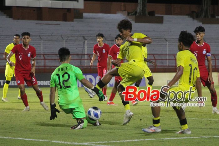 Suasana pertandingan kedua Grup C ASEAN Cup U-19 2024 antara Timnas U-19 Singapura melawan Timnas U-19 Malaysia.