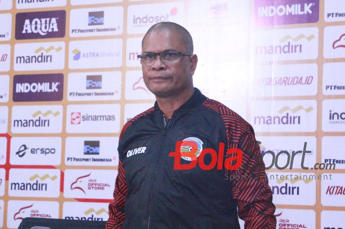 Pelatih Timnas U-19 Timor Leste Eduardo Pereira saat menghadiri Preskom Setelah Pertandingan melawan Timnas U-19 Indonesia