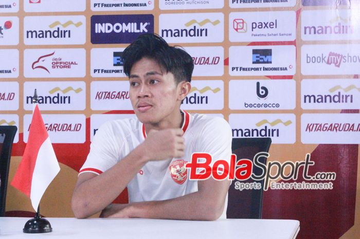 Pemain Timur U-19 Indonesia Muhammad Kafiatur saat hadir di Press Conference di Stadion Gelora Bung Tomo, Surabaya,  Jawa Timur, selasa (23/7/2024) malam WIB