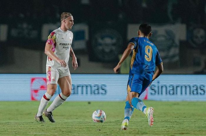 Persib vs Persis pada laga terakhir Grup A Piala Presiden 2024 di Stadion Si Jalak Harupat Soreang Kabupaten Bandung Jawa Barat, Kamis (25/7/2024).