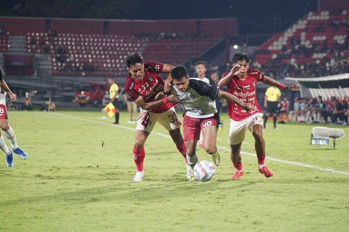 Bali United berhadapan dengan Persija Jakarta dalam laga terakhir Grup B Piala Presiden 2024 di Stadion Kampten I Wayan Dipta, Gianyar, Bali, Jumat (26/7/2024) malam WIB.