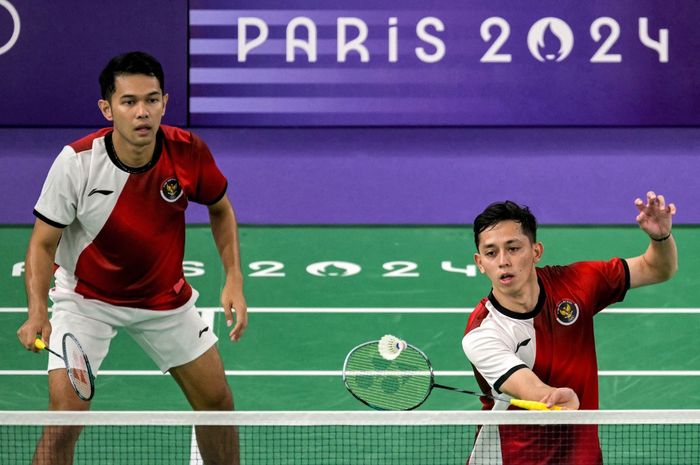 Ganda putra Indonesia, Fajar Alfian/Muhammad Rian Ardianto, saat tampil pada pertandingan pertama Grup C Olimpiade Paris 2024 di Paris, Prancis, 27 Juli 2024.