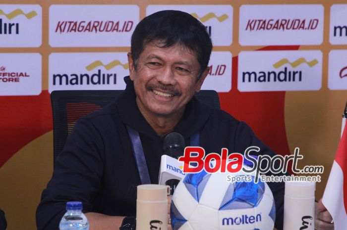 Pelatih timnas U-19 Indonesia, Indra Sjafri, saat memberikan keterangan kepada media pasca laga melawan timnas U-19 Malaysia, Sabtu (27/7/2024).