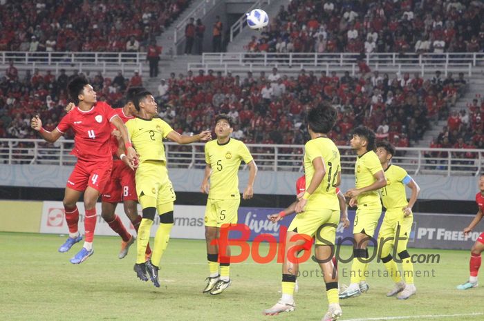 Suasana pertandingan semifinal ASEAN Cup U-19 2024 antara Timnas U-19 Indonesia melawan Timnas U-19 Malaysia.