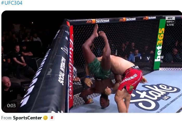 Belal Muhammad membanting Leon Edwards dengan kepala lebih dulu menghantam lantai di UFC 304, Minggu (28/7/2024) WIB di Manchester.