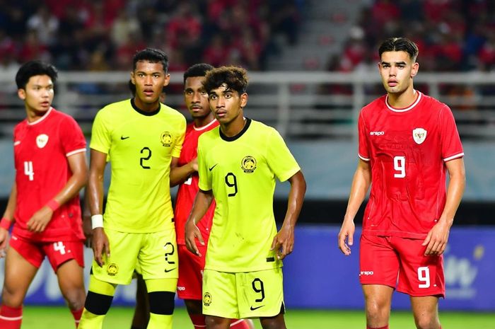 Timnas U-19 Indonesia menghadapi Timnas U-19 Malaysia di babak semifinal ASEAN Cup U-19 2024.