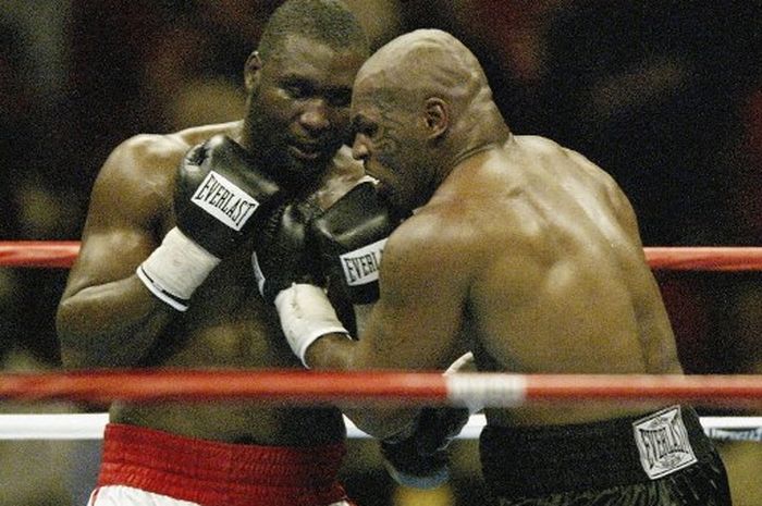 Pertarungan Mike Tyson melawan Danny Williams pada 30 Juli 2004 di Kentucky.