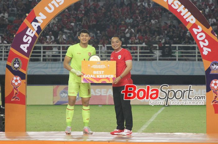 Kiper Timnas U-19 Indonesia Ikram Algiffari berhasil mendapatkan Kiper terbaik di ASEAN CUP U-19 2024. 