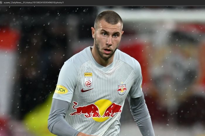 Bek RB Salzburg, Strahinja Pavlovic, yang dijuluki sebagai The Next Nemanja Vidic, bakal mengenakan nomor punggung legendaris di AC Milan.