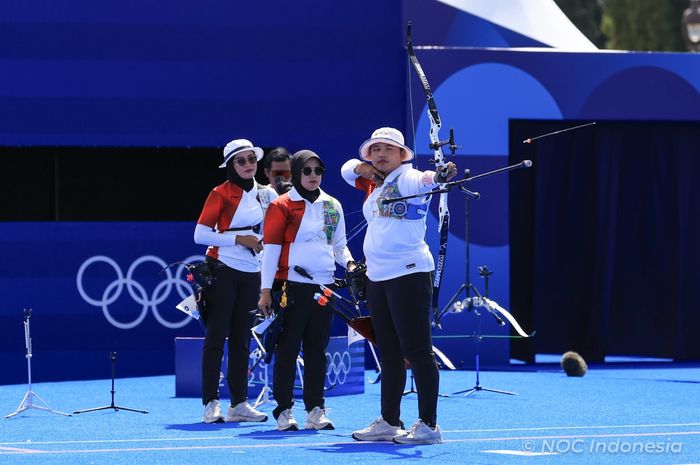 Tiga pemanah putri Indonesia beraksi di babak pemeringkatan individual putri Olimpiade Paris 2024  pada perempat final melawan China di Esplanade des Invalides, Paris, Prancis,  Minggu (28/7/2024).