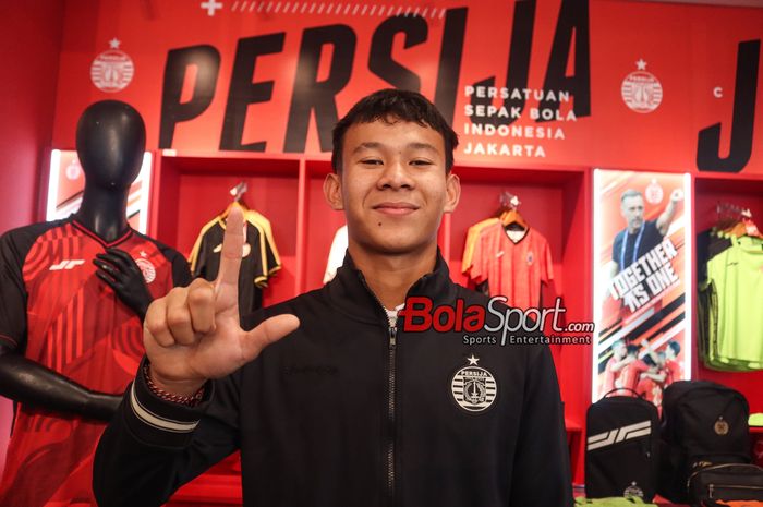 Pemain Persija Jakarta, Muhamad Zahaby Gholy, saat ditemui di Persija Store, Kuningan, Jakarta, Rabu (31/7/2024).