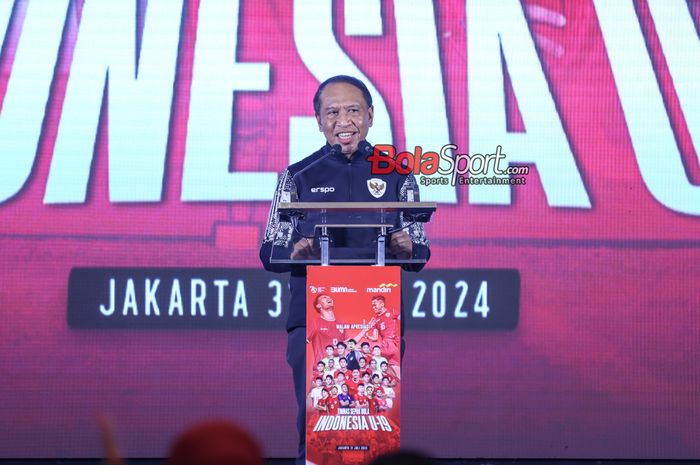 Wakil Ketua Umum PSSI, Zainudin Amali, sedang memberikan keterangan kepada awak media di Plaza Mandiri, Jakarta, Rabu (31/7/2024).