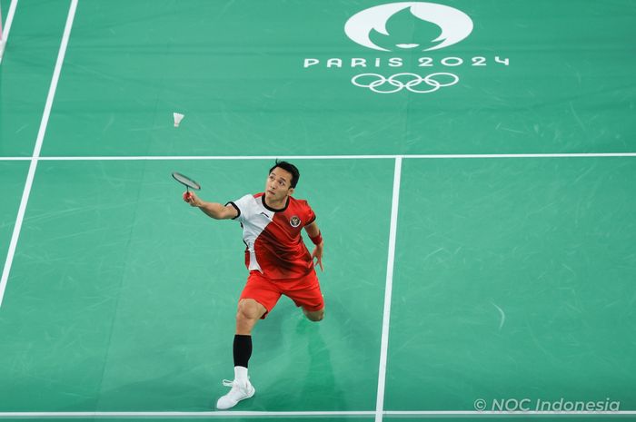 Pebulu tangkis tunggal putra Indonesia, Jonatan Christie, pada laga penentuen ke 16 besar Olimpiade Paris 2024 yang digelar di Porte de la Chapelle Arena, Rabu (31/7/2024).