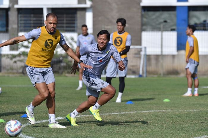 Adam Alis saat menjalani sesi latihan bersama Persib Bandung, Kamis (1/8/2024).