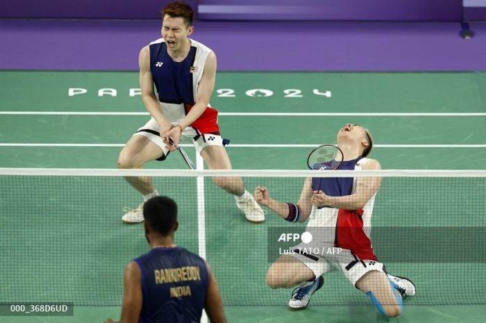 Ganda putra Malaysia, Aaron Chia/Soh Wooi Yik, melakukan selebrasi usai sukses melaju ke semifinal Olimpiade Paris 2024, Kamis, 1 Agustus 2024