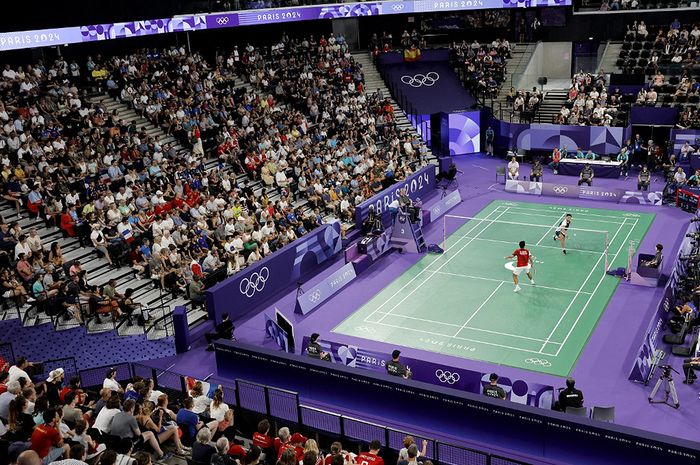 Suasana pertandingan antara Anthony Sinisuka Ginting dan Toma Junior Popov pada penyisihan grup tunggal putra Olimpiade Paris 2024 di Paris, Prancis, 31 Juli 2024.