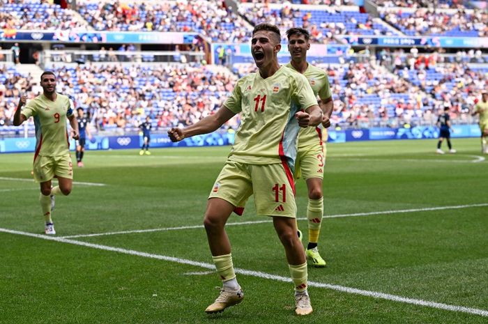 Gelandang Spanyol, Fermin Lopez, mencetak gol ke gawang Jepang pada babak perempat final Olimpiade 2024 di Stade de Lyon, Jumat (2/8/2024).