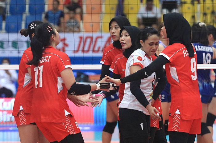 Tim voli putri Indonesia pada laga perdana SEA V League 2024 kontra Thailand di Vinh Phuc Gymnasium, Vietnam, Jumat (2/8/2024).