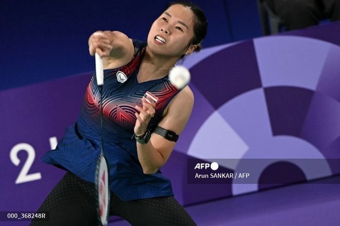 Pebulu tangkis tunggal putri Thailand, Ratchanok Intanon, pada babak penyisihan grup Olimpiade Paris 2024 di Porte de la Chapelle Arena, PranciS