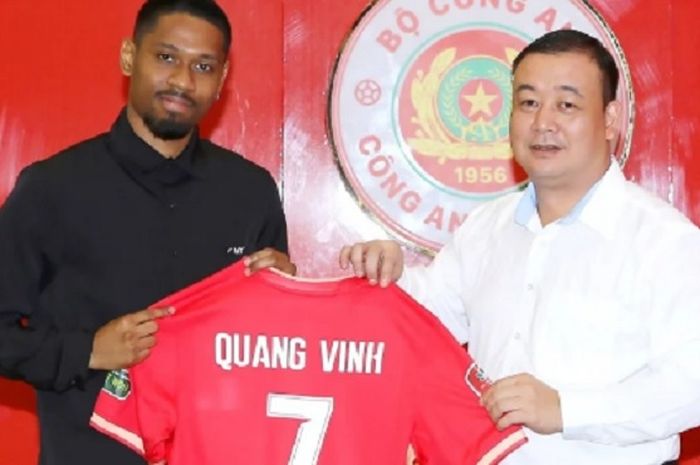 Jason Pendant Quang Vinh, pemain keturunan Prancis yang direkrut CAHN FC diharap bisa dinaturalisasi Vietnam.