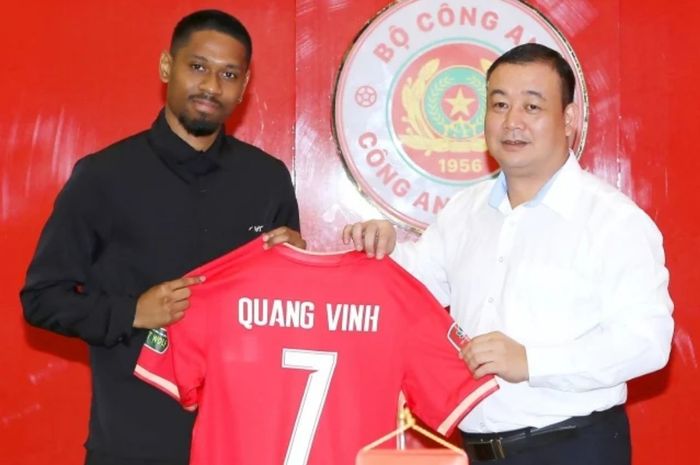 Pemain CAHN, Jason Pendant Quang Vinh, dikabarkan akan dinaturalisasi timnas Vietnam.