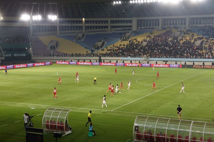 Suasana pertandingan antara Persis Solo melawan Persija Jakarta pada perebutan posisi ketiga Piala Presiden 2024 di Stadion Manahan, Solo, Sabtu (3/8/2024).