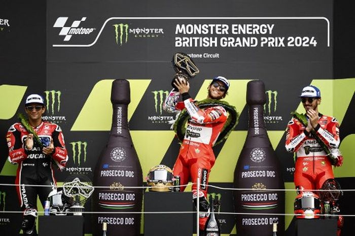 Podium MotoGP Inggris 2024, dari kiri; Jorge Martin (Prima Pramac Racing), Enea Bastianini (Ducati Lenovo), dan Francesco Bagnaia (Ducati Lenovo).