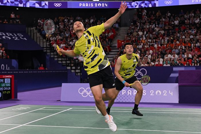 Pasangan ganda putra Taiwan, Lee Yang/Wang Chi Lin, pada final Olimpiade Paris 2024 di Porte de la Chapelle Arena, Minggu (4/8/2024).