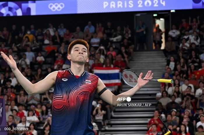 Tunggal putra Thailand, Kunlavut Vitidsarn, memastikan medali pertama dari cabor bulu tangkis untuk negaranya sepanjang sejarah Olimpiade usai berhasil melaju ke babak final Olimpiade Paris 2024