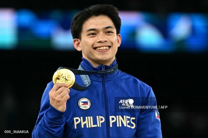 Atlet senam artistik asal Filipina, Carlos Yulo Edriel kembali berhasil menambah raihan medali emas sekaligus emas kedua baginya pada ajang Olimpiade Paris 2024