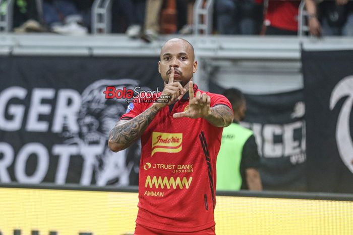 Gustavo Almeida sedang melakukan selebrasi seusai mencetak gol dalam laga pekan pertama Liga 1 2024 antara Persija Jakarta versus Barito Putera di Jakarta International Stadium (JIS), Jakarta Utara, Sabtu (10/8/2024) malam.