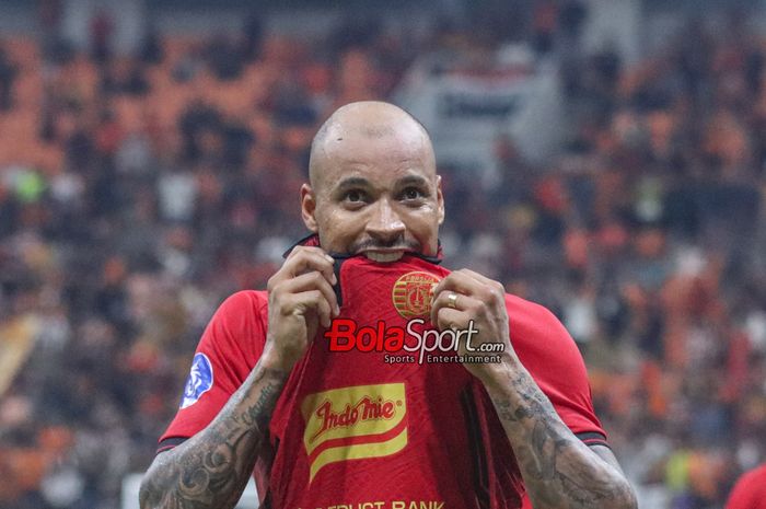 Gustavo Almeida sedang melakukan selebrasi seusai mencetak gol dalam laga pekan pertama Liga 1 2024 antara Persija Jakarta versus Barito Putera di Jakarta International Stadium (JIS), Jakarta Utara, Sabtu (10/8/2024) malam.