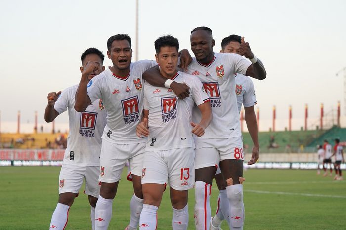 Selebrasi gol para pemain Malut United usai Tatsuro Nagamatsu menyamakan kedudukan menjadi 1-1 dalam laga melawan Madura United di Liga 1, Sabtu (10/8/2024) di Stadion Gelora Bangkalan.