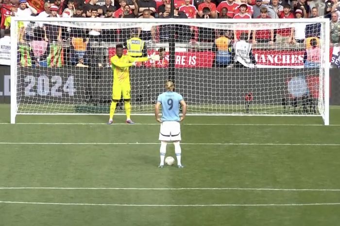 Kiper Manchester United, Andre Onana, mencoba ganggu pikiran striker Manchester City Erling Haaland dalam drama adu penalti di ajang Community Shield.