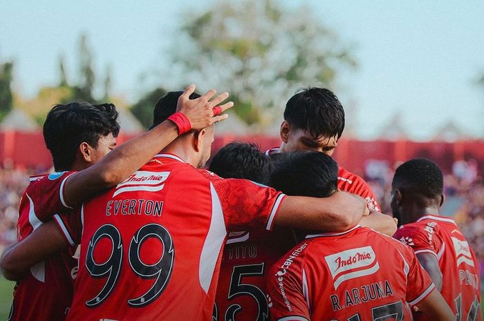 Selebrasi pemain Bali United usai Mitsuru Maruoka mencetak gol ke gawang Persik Kediri pada pekan pertama Liga 1 2024/2025 di Stadion Brawijaya, Kediri, Minggu (11/8/2024). 