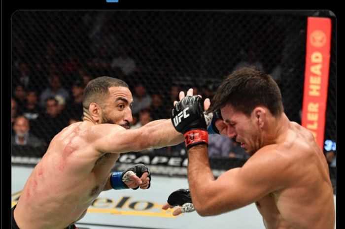 Momen pertarungan lawan Demian Maia (kanan) menjadi titik balik raja baru kelas welter UFC, Belal Muhammad (kiri).