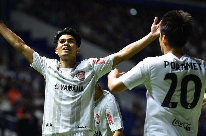 Selebrasi para pemain Muangthong United.