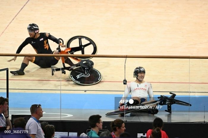 Atlet balap sepeda Jepang, Shinji Nakano dan atlet Malaysia, Muhammad Shah Firdaus Sahrom terlibat kecelakaan pada balapan final nomor keirin di Olimpiade Paris 2024