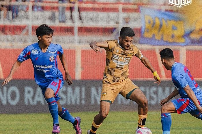 Suasana pertandingan Arema FC vs Dewa United pada laga pekan pertama Liga 1 2024-2025 di Stadion Gelora Soepriadi, Blitar, Jawa Timur, Senin (12/8/2024).