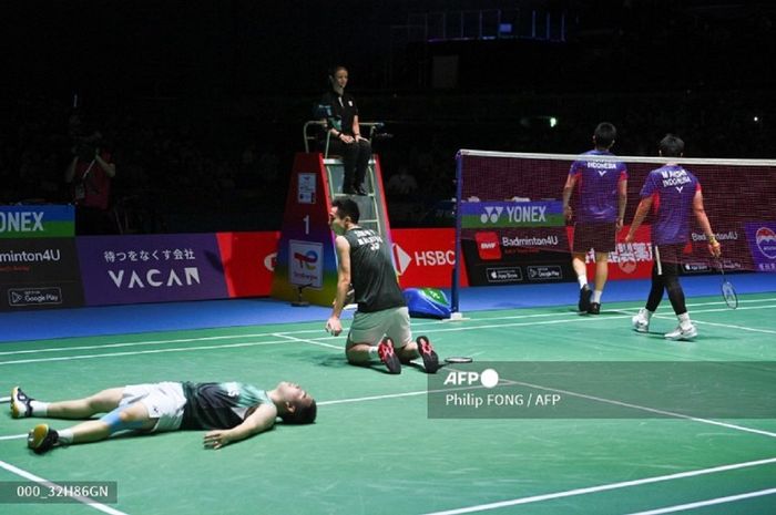 Ganda putra Malaysia, Aaron Chia/Soh Wooi Yik setelah melawan Mohammad Ahsan/Hendra Setiawan (Indonesia) di final Kejuaraan Dunia 2022 di Tokyo, Jepang, 28 Agustus 2022.