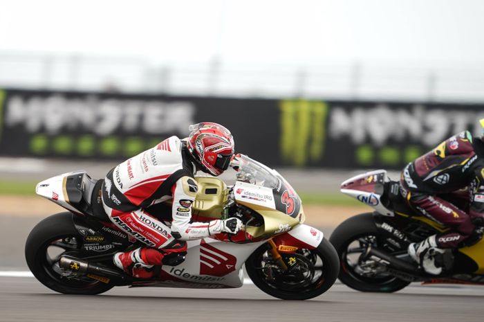 Pembalap Honda Team Asia, Mario Suryo Aji, saat tampil pada balapan Moto2 Inggris di Sirkuit Silverstone, Northamptonshire, Inggris, 4 Agustus 2024.