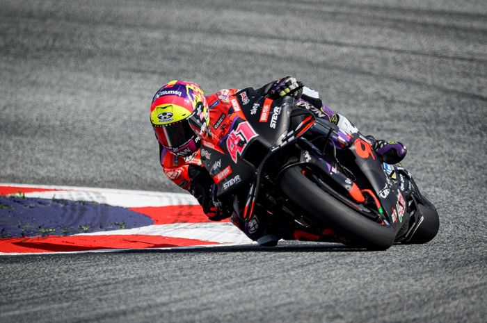 Pembalap Aprilia, Aleix Espargaro, pada sesi latihan MotoGP Austria 2024 di Red Bull Ring, Jumat (16/8/2024).