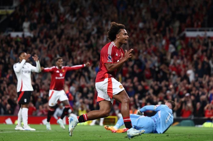 Selebrasi Joshua Zirkzee usai mencetak gol ke gawang Fulham yang membawa Manchester United menang 1-0 pada pekan pertama Liga Inggris 2024-2025.