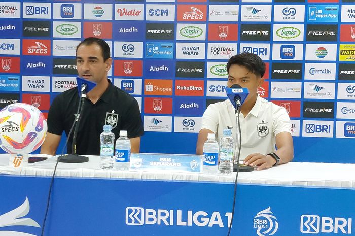 Pelatih PSIS Semarang, Gilbert Agius dan Riyan Ardiansyah, saat memberikan keterangan kepada media pasca pertandingan melawan Persis Solo, Sabtu (17/8/2024).