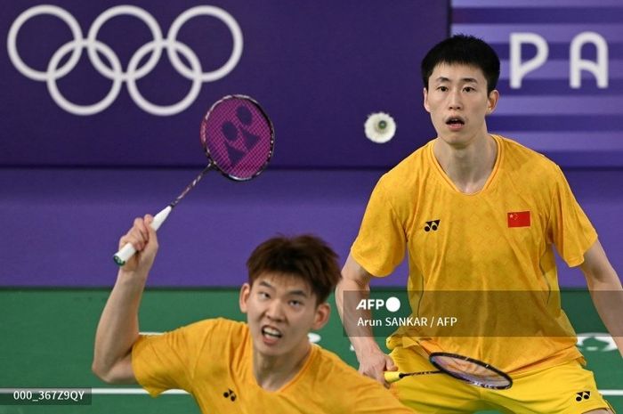 Pasangan ganda putra China, Liu Yu Chen/Ou Xuan Yi saat bertanding pada Olimpiade Paris 2024