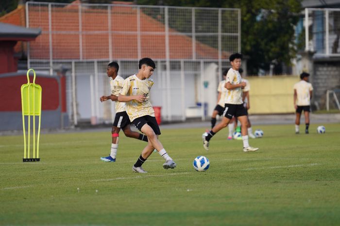 Mathew Baker saat menjalani sesi latihan bersama timnas U-17 Indonesia.