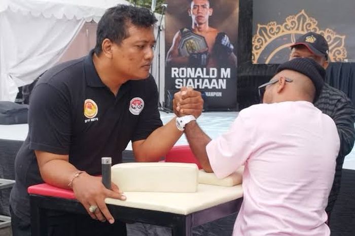 Adu panco menjadi salah satu kegiatan dalam rangkaian acara One Pride Experience yang kali ini kembali ke Jakarta sebagai bagian dari perhelatan One Pride MMA 81 pada Sabtu (24/8/2024) di Hall A Basket Senayan.